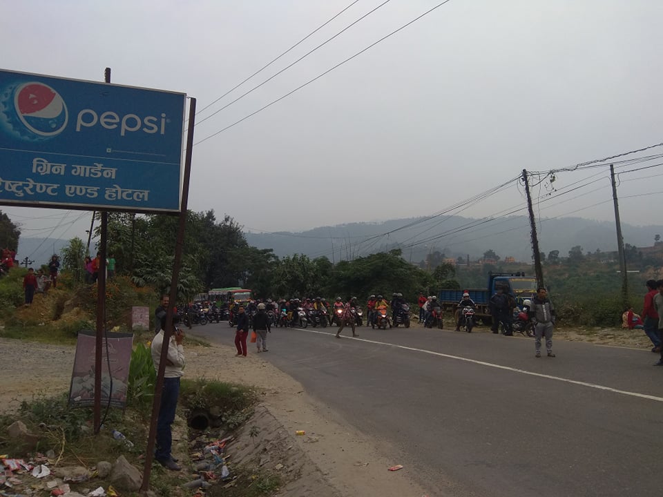 Commuters wait for the situation to clear. (Image: Bijay Subedi)