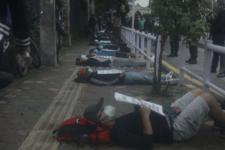 Protesters lie in the streets demanding a better COVID-19 response from the government. (Image: Barsha Shah)
